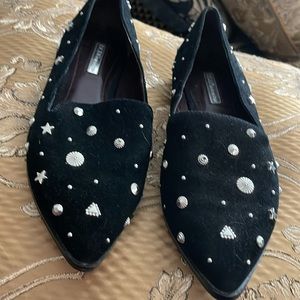 STUDDED BLACK SUEAD BCBG GENERATION FLAT
